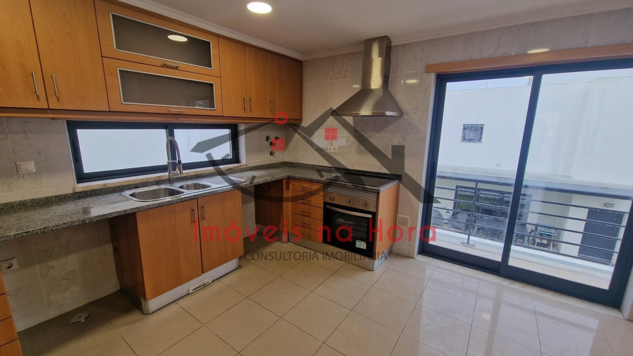 Moradia T5 para Venda em Laranjeiro e Feijó Foto 18