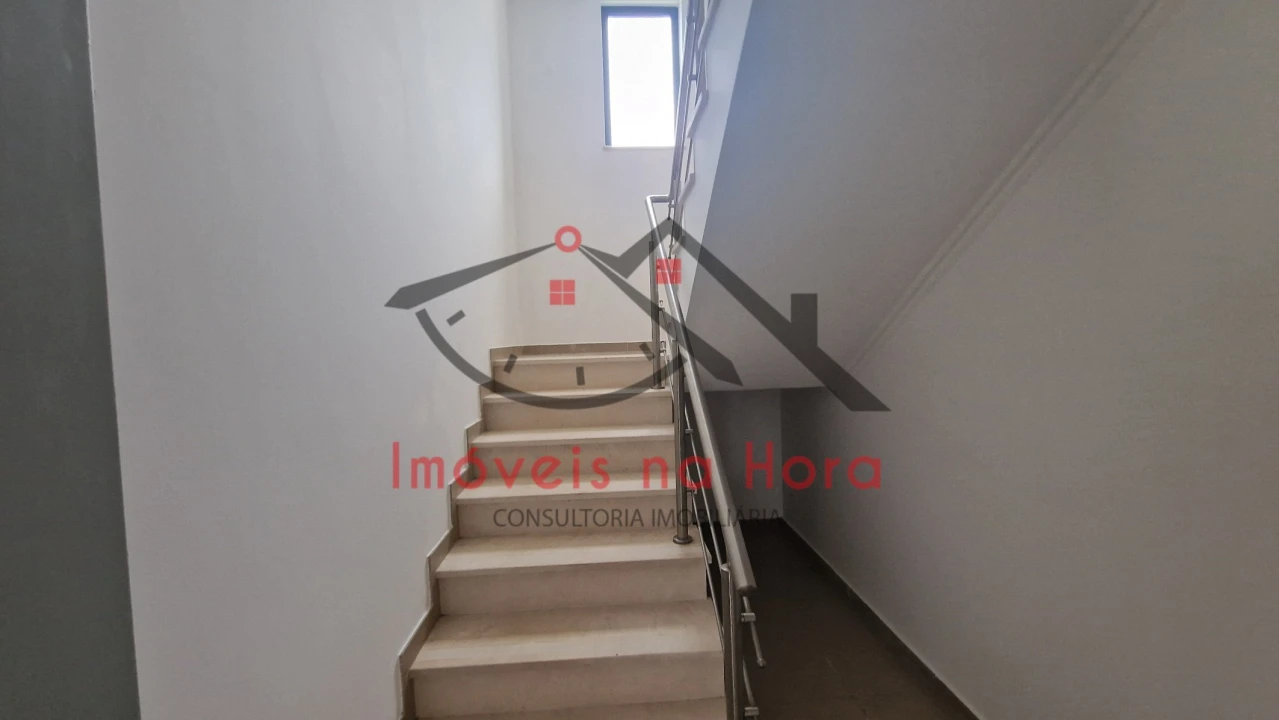 Moradia T5 para Venda em Laranjeiro e Feijó Foto 2