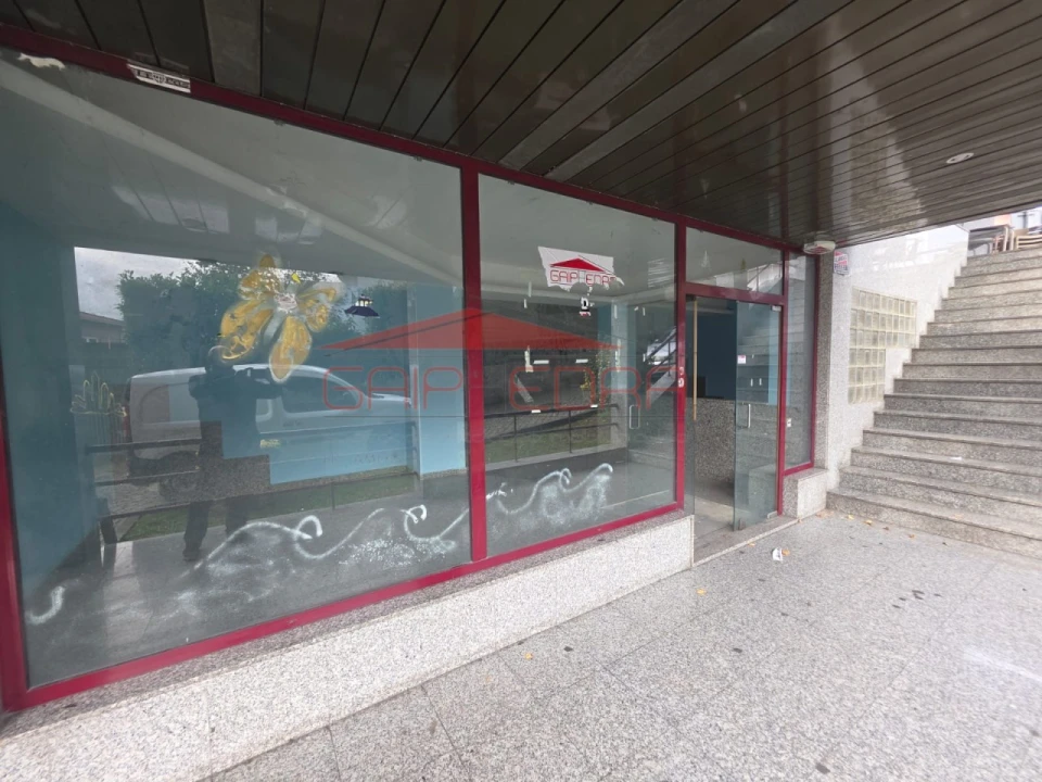 Loja para Venda em Candoso Santiago e Mascotelos Foto 2