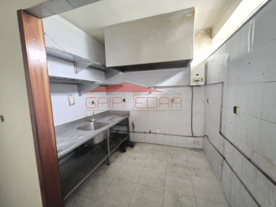 Loja para Venda em Candoso Santiago e Mascotelos Foto 7