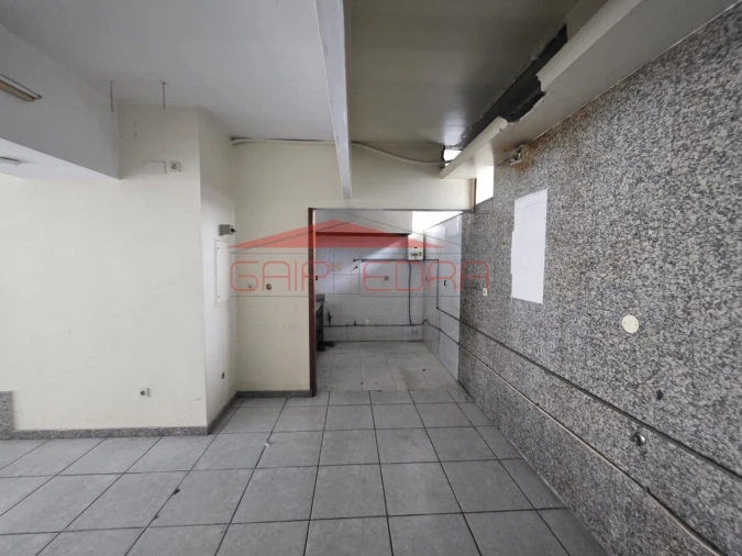 Loja para Venda em Candoso Santiago e Mascotelos Foto 5