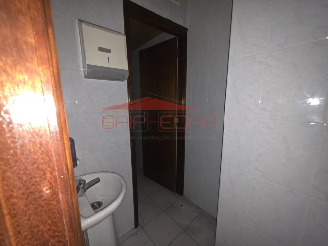 Loja para Venda em Candoso Santiago e Mascotelos Foto 14