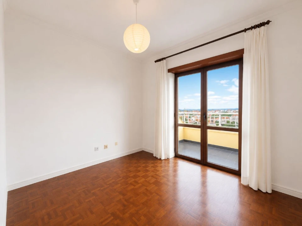 Apartamento T5 para Venda em Santo Antonio dos Olivais Foto 19