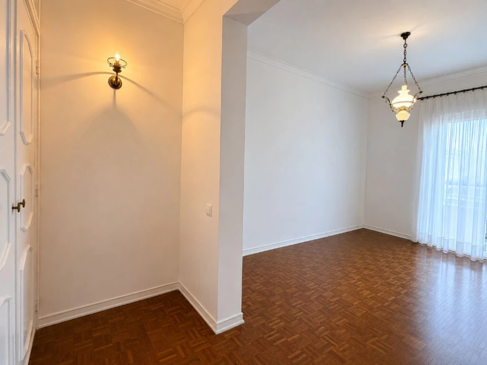 Apartamento T5 para Venda em Santo Antonio dos Olivais Foto 7