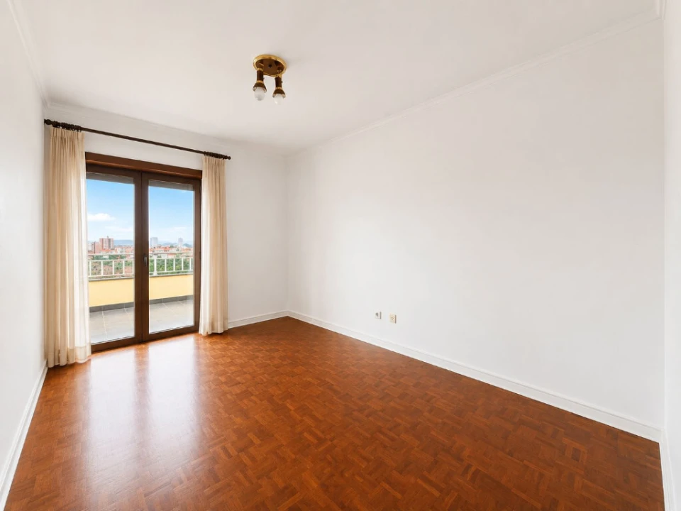 Apartamento T5 para Venda em Santo Antonio dos Olivais Foto 21