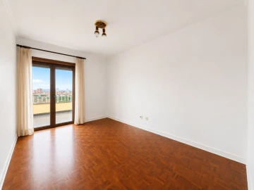 Apartamento T5 para Venda em Santo Antonio dos Olivais