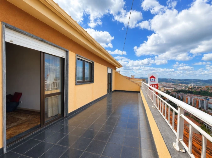 Apartamento T5 para Venda em Santo Antonio dos Olivais Foto 22