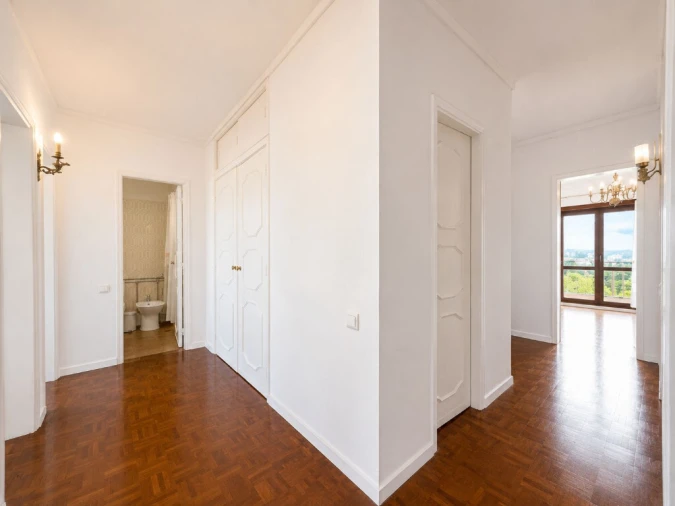 Apartamento T5 para Venda em Santo Antonio dos Olivais Foto 11