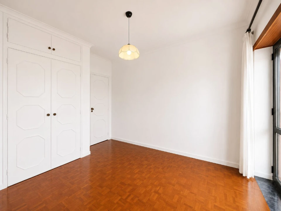 Apartamento T5 para Venda em Santo Antonio dos Olivais Foto 14