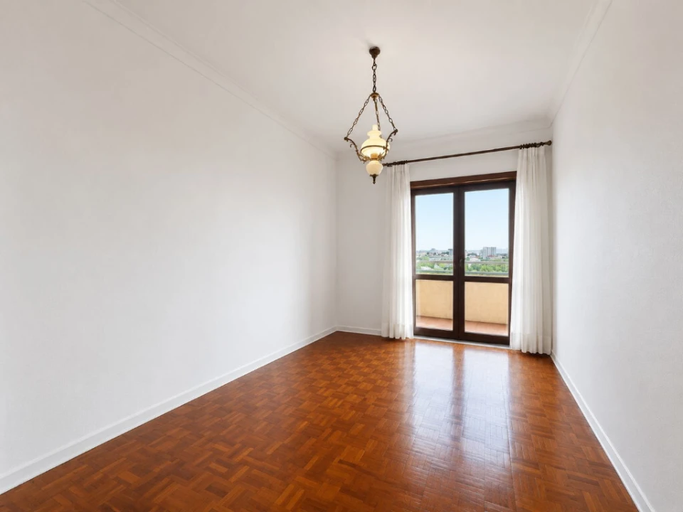 Apartamento T5 para Venda em Santo Antonio dos Olivais Foto 13