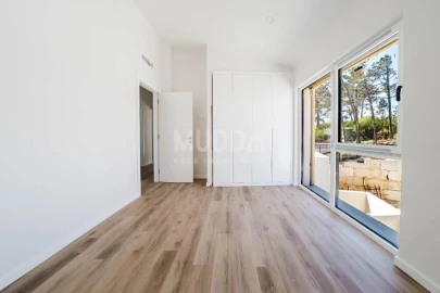 Moradia T4 para Venda em Santa Maria, São Pedro e Sobral da Lagoa