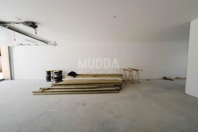 Moradia T4 para Venda em Santa Maria, São Pedro e Sobral da Lagoa