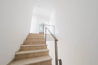 Moradia T4 para Venda em Santa Maria, São Pedro e Sobral da Lagoa