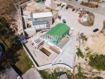 Moradia T4 para Venda em Santa Maria, São Pedro e Sobral da Lagoa