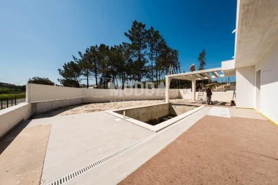 Moradia T4 para Venda em Santa Maria, São Pedro e Sobral da Lagoa