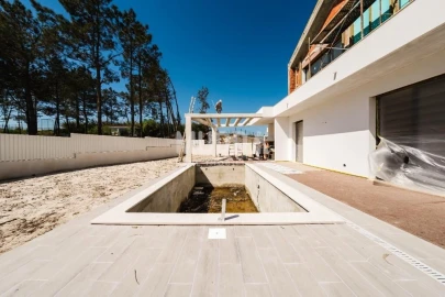 Moradia T4 para Venda em Santa Maria, São Pedro e Sobral da Lagoa