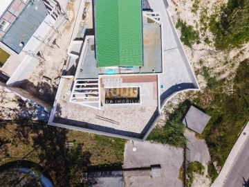 Moradia T4 para Venda em Santa Maria, São Pedro e Sobral da Lagoa