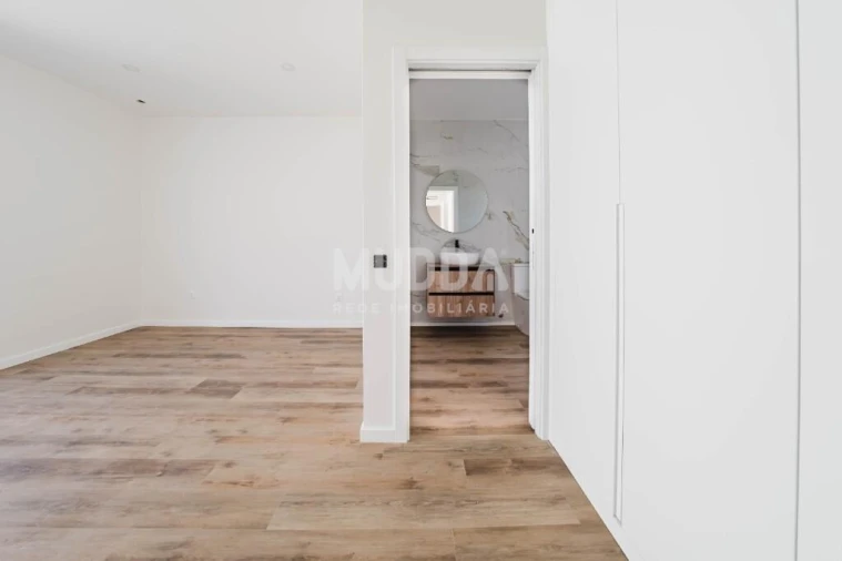 Moradia T4 para Venda em Santa Maria, São Pedro e Sobral da Lagoa Foto 14