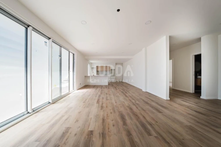 Moradia T4 para Venda em Santa Maria, São Pedro e Sobral da Lagoa Foto 2