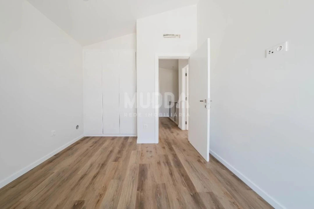 Moradia T4 para Venda em Santa Maria, São Pedro e Sobral da Lagoa Foto 37