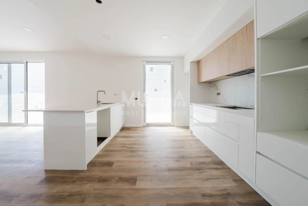 Moradia T4 para Venda em Santa Maria, São Pedro e Sobral da Lagoa Foto 6