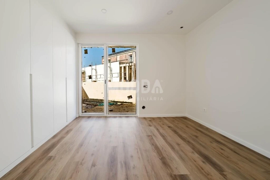 Moradia T4 para Venda em Santa Maria, São Pedro e Sobral da Lagoa Foto 15