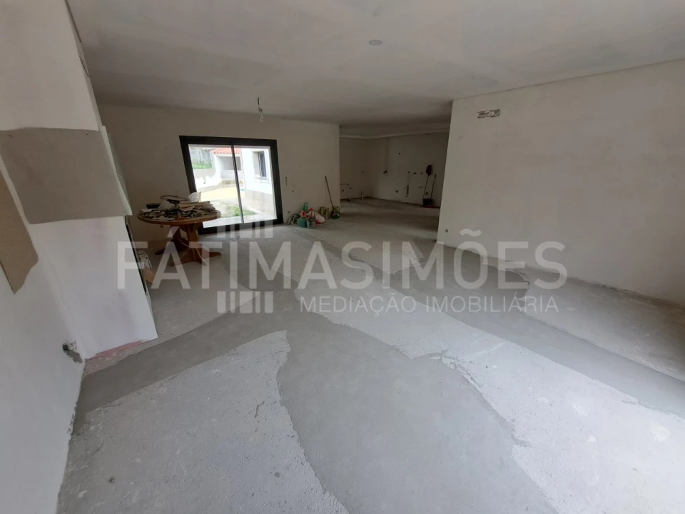 Moradia T4 para Venda em Riba de Ancora Foto 6