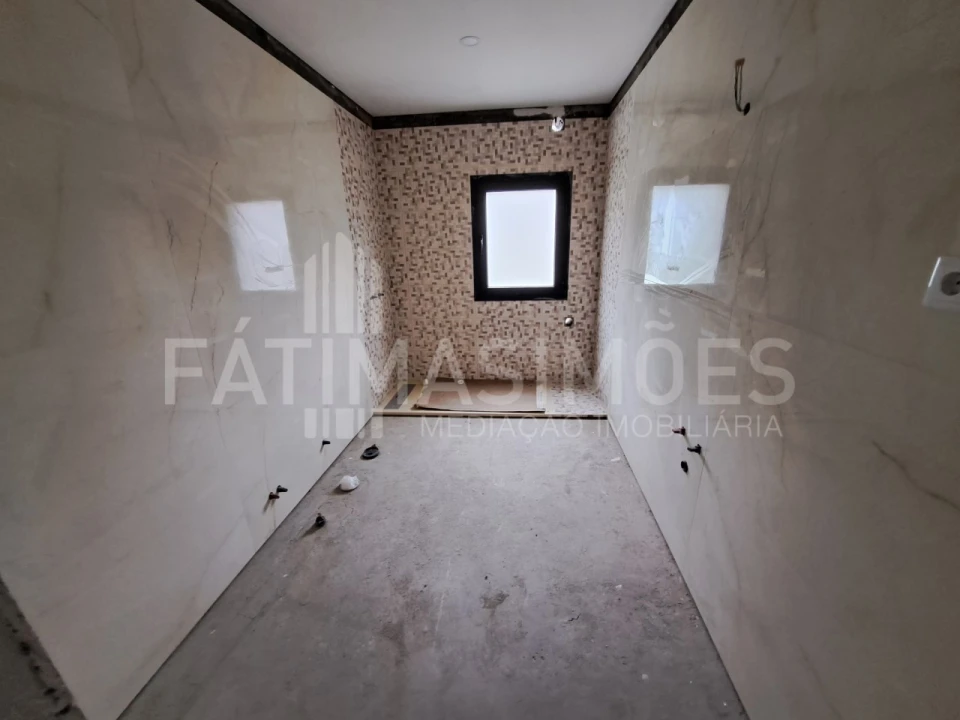 Moradia T4 para Venda em Riba de Ancora Foto 10