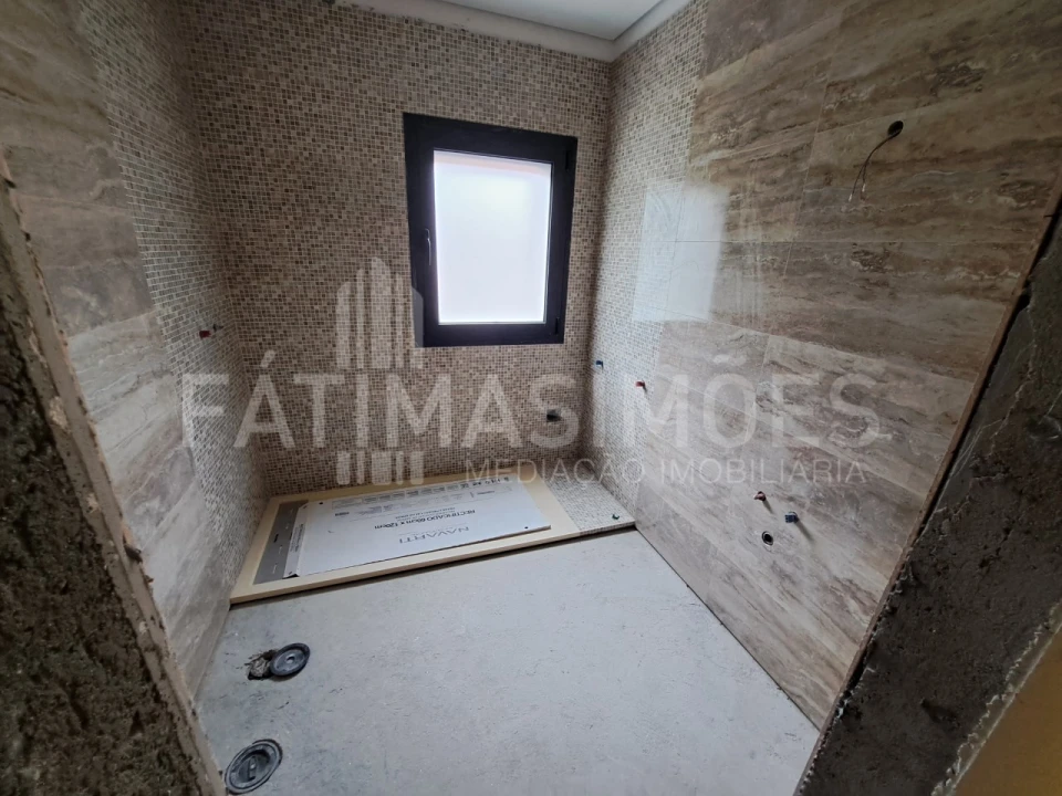 Moradia T4 para Venda em Riba de Ancora Foto 12