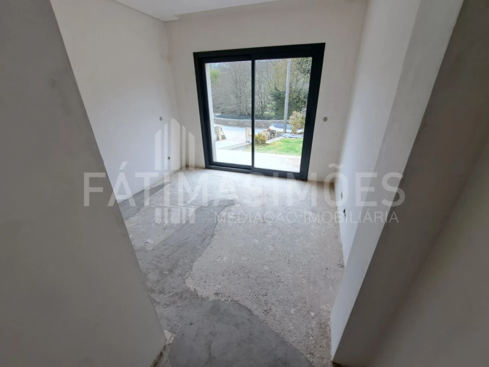 Moradia T4 para Venda em Riba de Ancora Foto 13