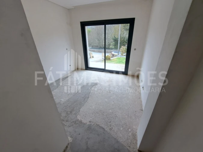 Moradia T4 para Venda em Riba de Ancora Foto 13