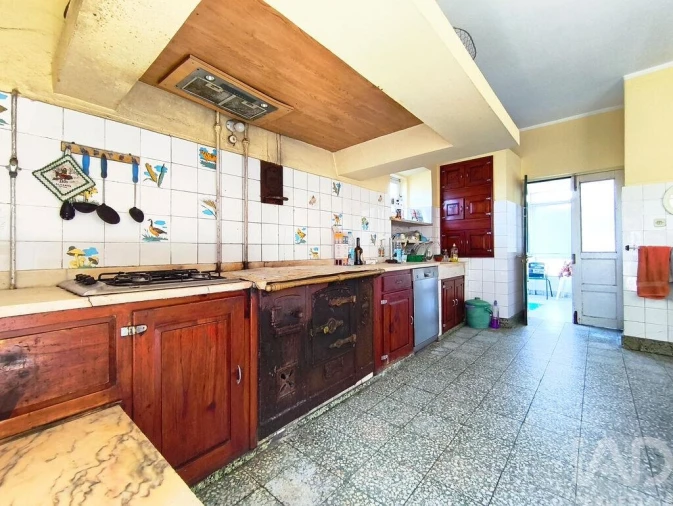 Moradia T5 para Venda em Alvarães Foto 6