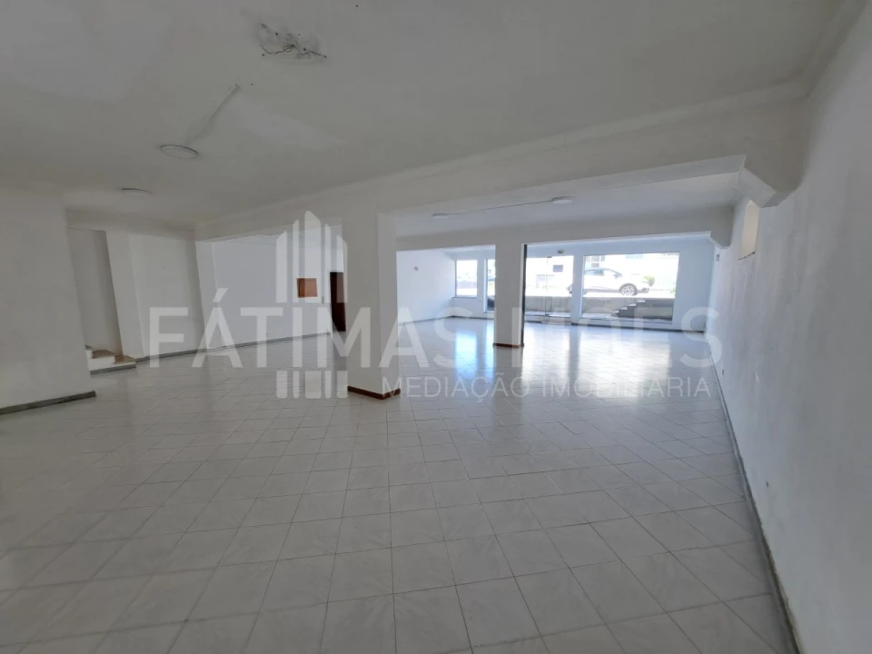 Loja para Arrendamento em Vila Praia de Ancora Foto 1