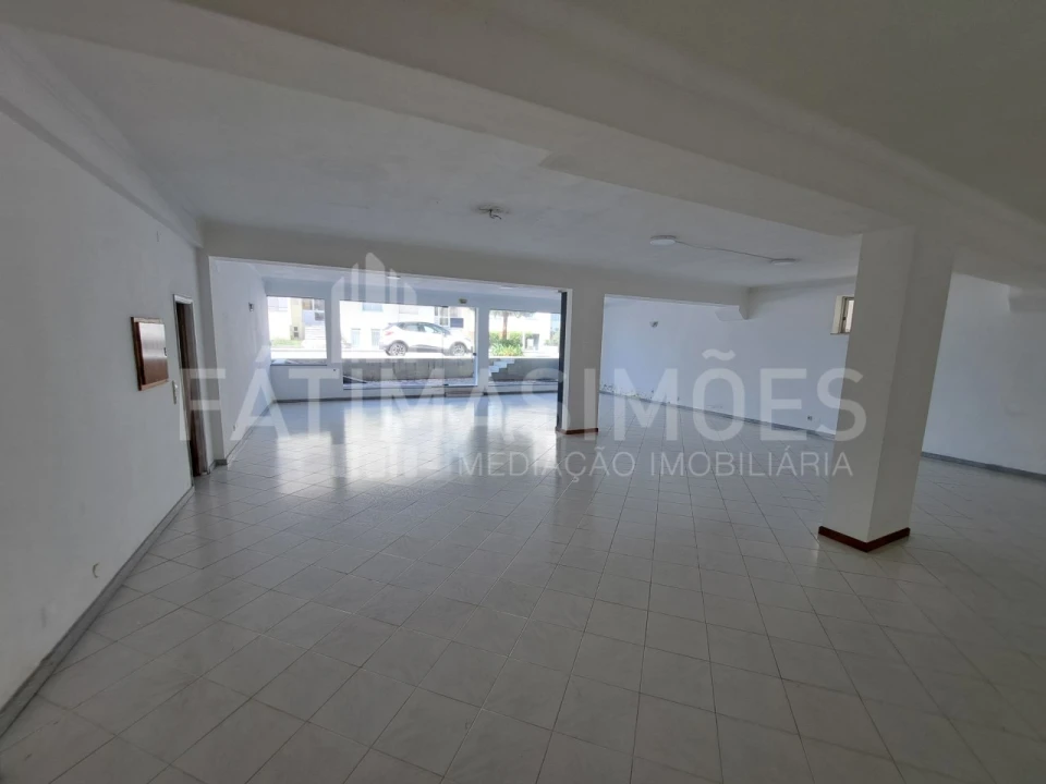 Loja para Arrendamento em Vila Praia de Ancora Foto 2