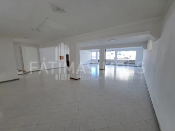 Loja para Arrendamento em Vila Praia de Ancora