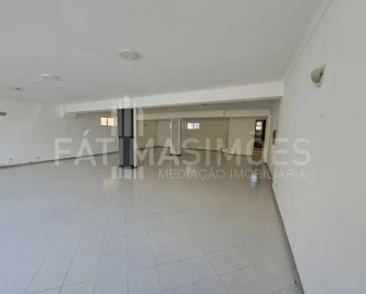 Loja para Arrendamento em Vila Praia de Ancora