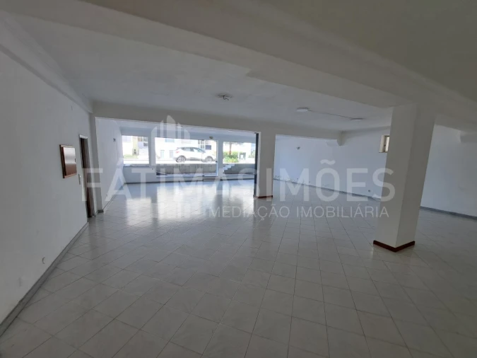 Loja para Arrendamento em Vila Praia de Ancora Foto 2