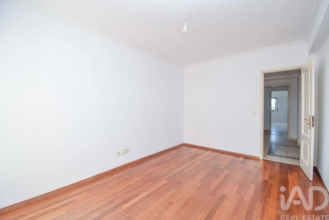 Apartamento T2 para Venda em Agualva e Mira-Sintra Foto 15