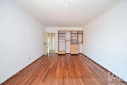 Apartamento T2 para Venda em Agualva e Mira-Sintra