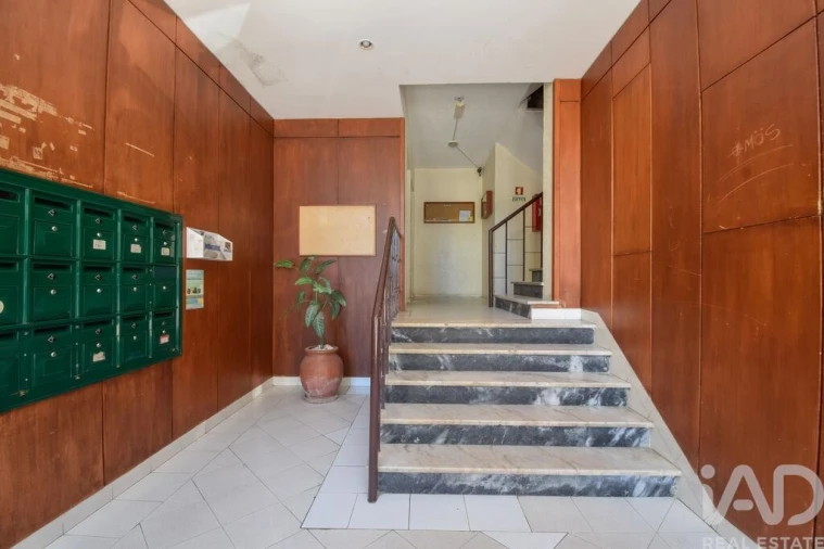 Apartamento T2 para Venda em Agualva e Mira-Sintra Foto 28