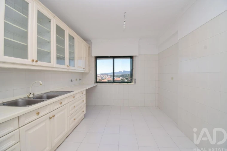 Apartamento T2 para Venda em Agualva e Mira-Sintra Foto 6