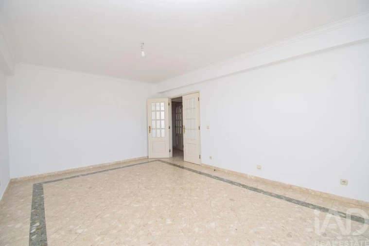 Apartamento T2 para Venda em Agualva e Mira-Sintra Foto 4