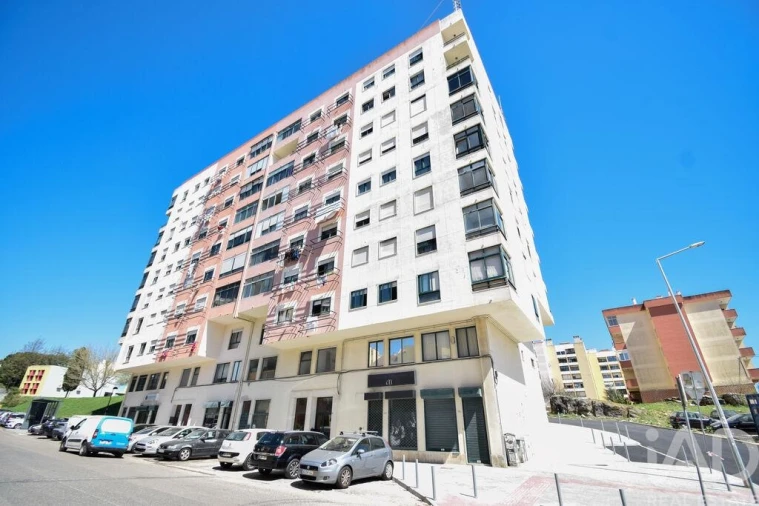 Apartamento T2 para Venda em Agualva e Mira-Sintra Foto 29