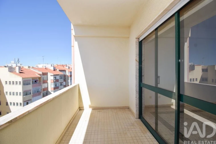Apartamento T2 para Venda em Agualva e Mira-Sintra Foto 24