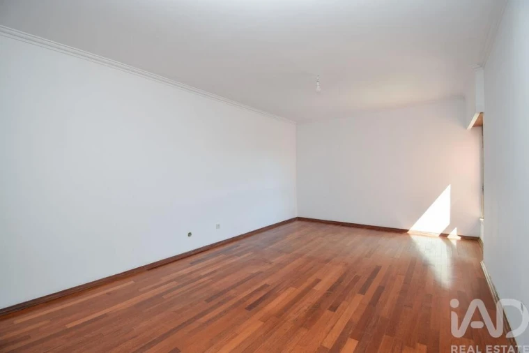 Apartamento T2 para Venda em Agualva e Mira-Sintra Foto 16