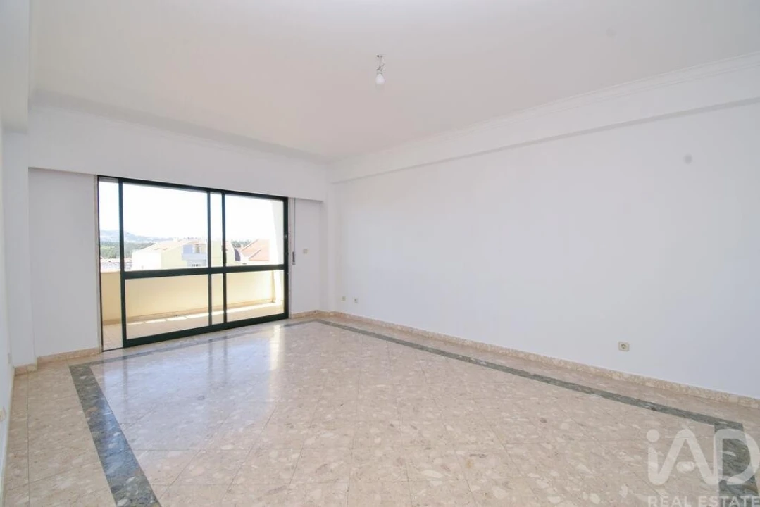 Apartamento T2 para Venda em Agualva e Mira-Sintra Foto 1
