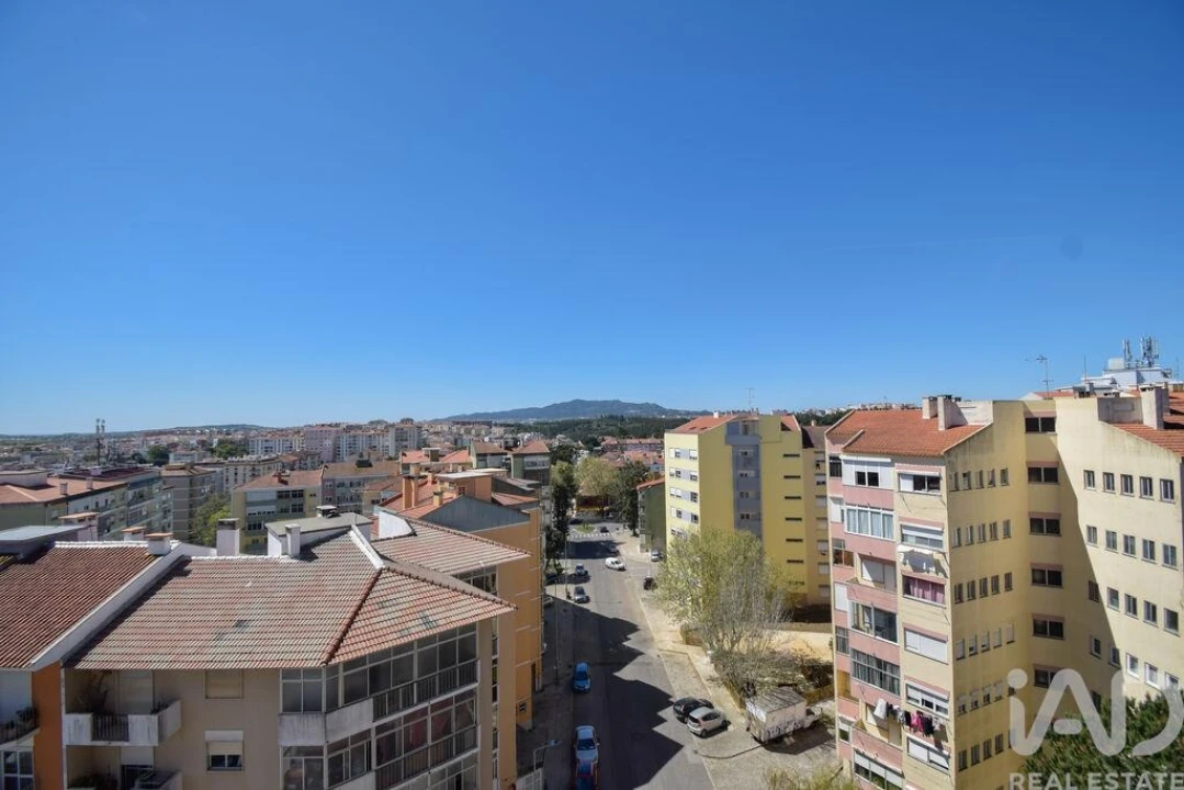 Apartamento T2 para Venda em Agualva e Mira-Sintra Foto 26