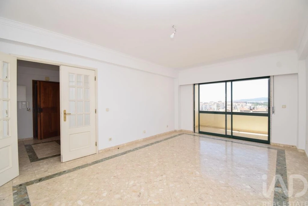 Apartamento T2 para Venda em Agualva e Mira-Sintra Foto 3