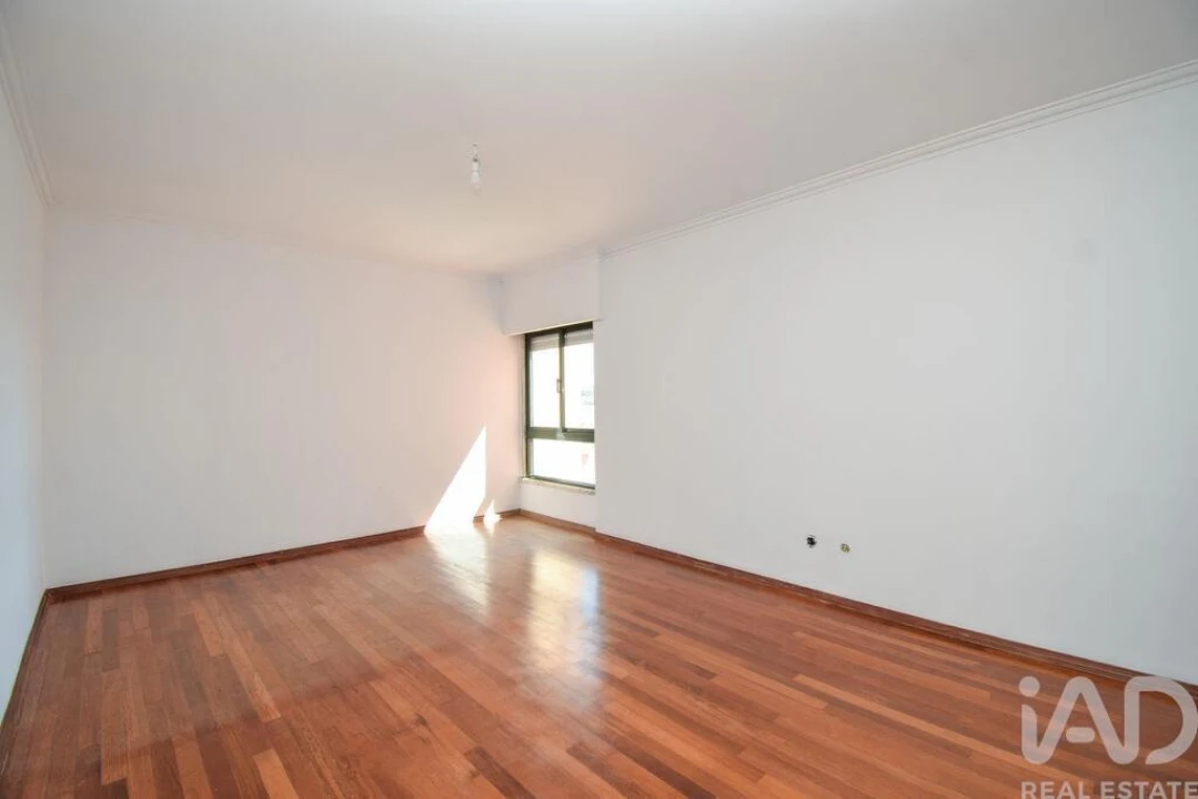 Apartamento T2 para Venda em Agualva e Mira-Sintra Foto 17