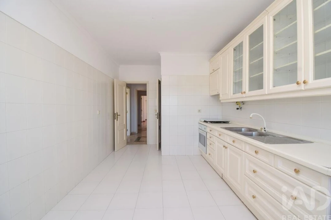 Apartamento T2 para Venda em Agualva e Mira-Sintra Foto 8